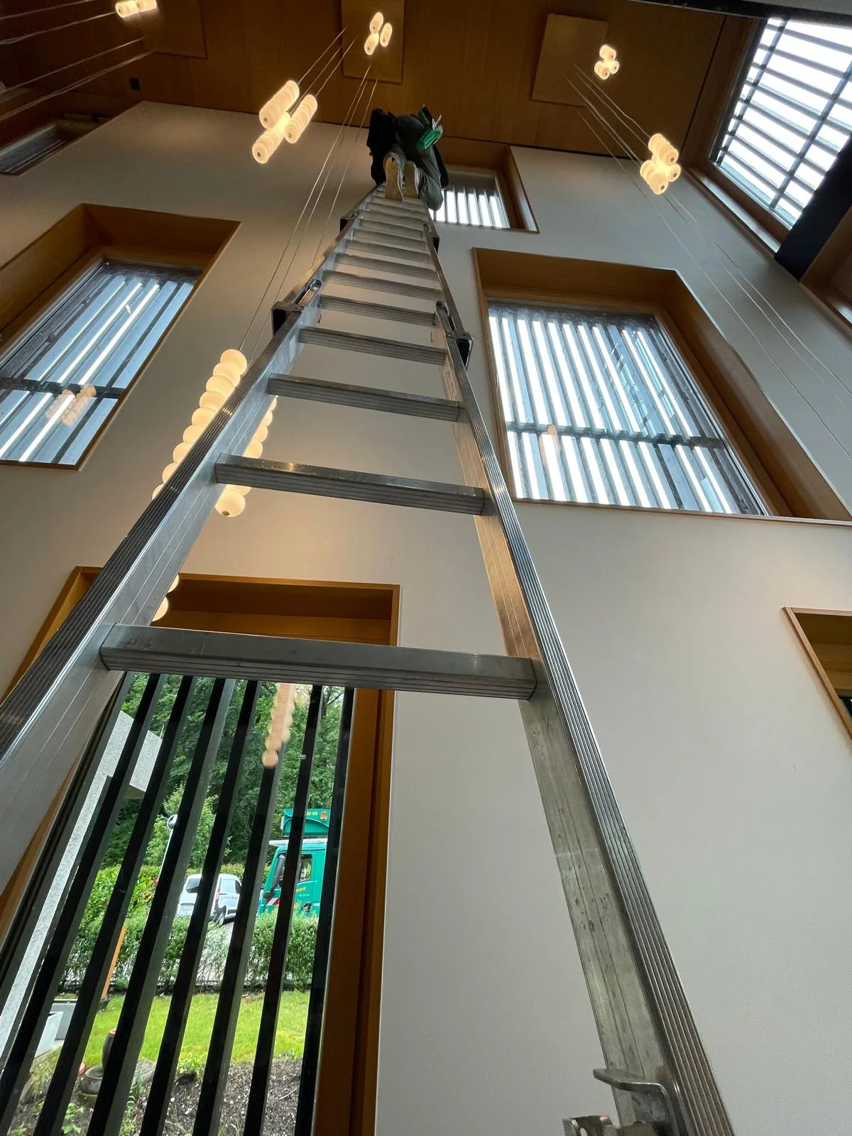 Fensterreinigung - professionell Fenster putzen Singen